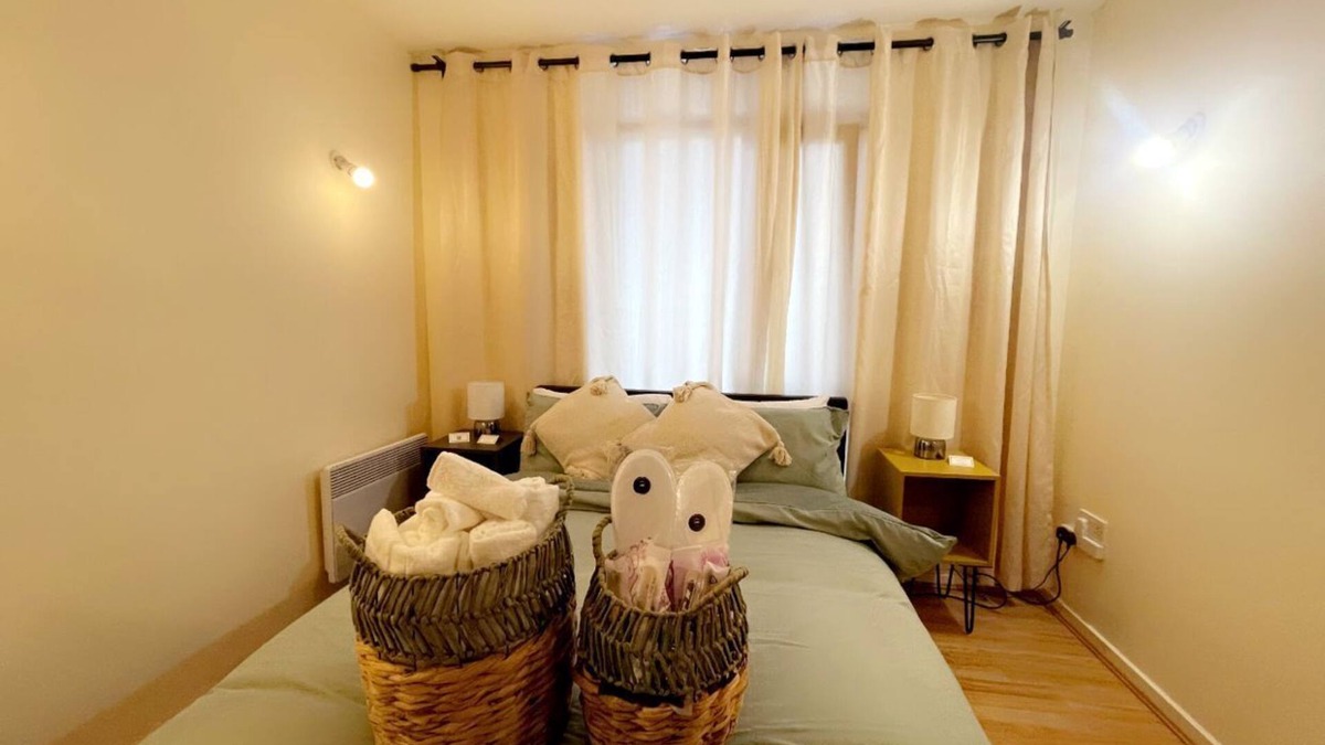 Longbridge Apartment | Luxury Apartment Near City Airport!