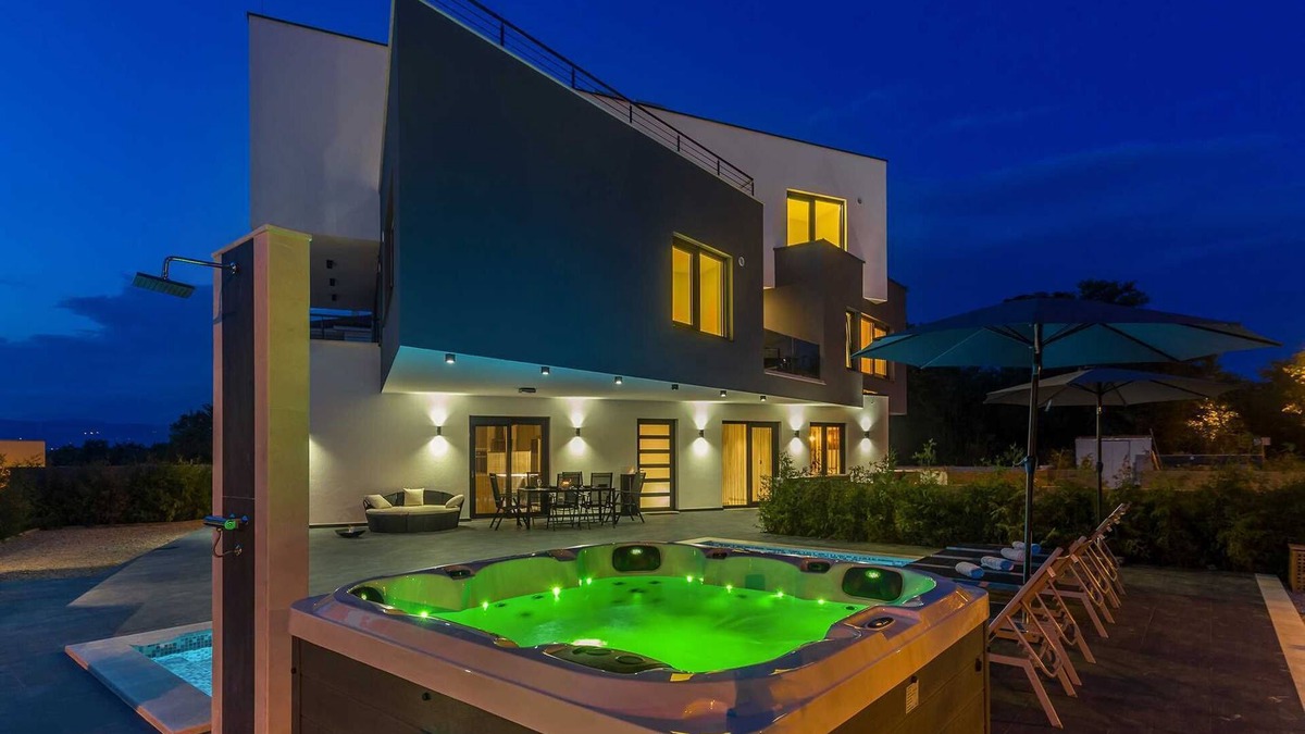 Malinska-Dubasnica Apartment | Luxury apartment NOA with pool and hot tub