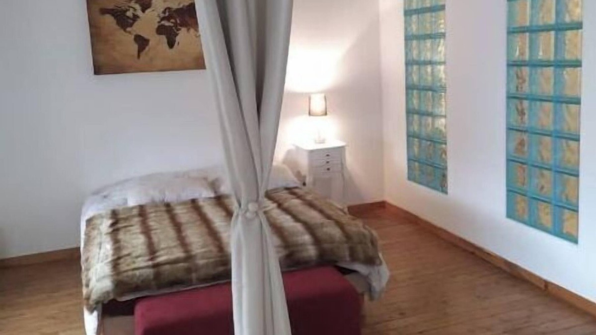 Commes Apartment | Luxury apartment on seafront castle