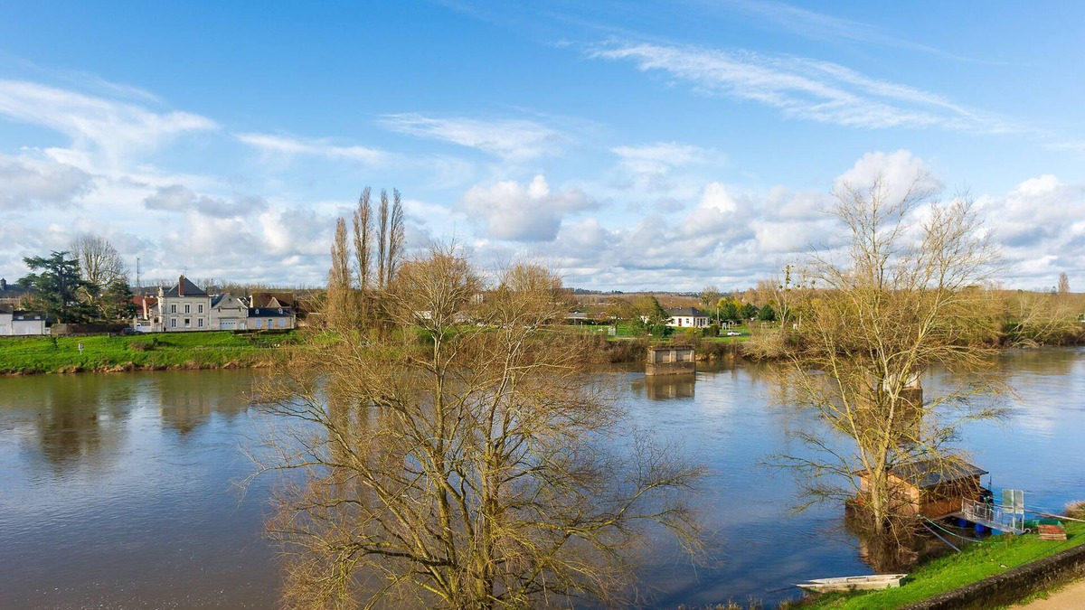 Amboise Apartment | Luxury apartment overlooking the River Loire, close to Château and restaurants.