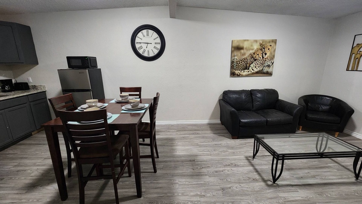 Sunrise Acres Apartment | Luxury Apartment Suite 6