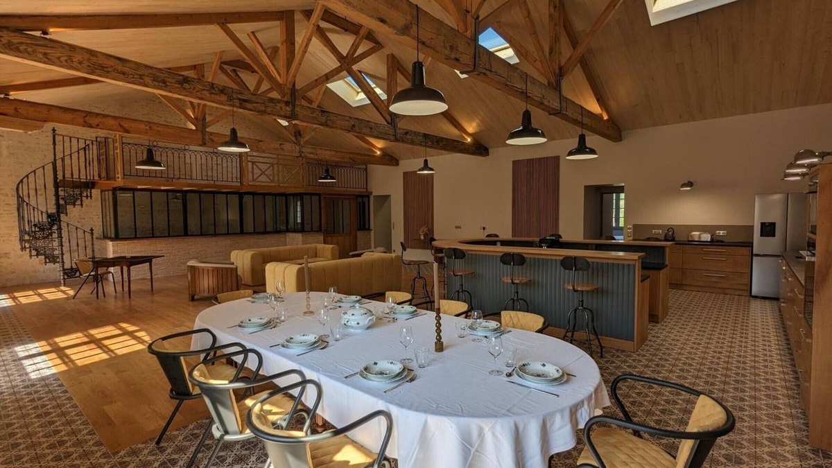 Gondeville Apartment | Luxury Apartment with Truffle Cuisine & Garage - 2 Guests, Jarnac