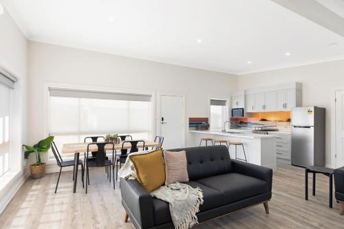 Carpenter Rocks Apartment | Luxury Apartments and Motel Rooms - Free Wifi - Close To Beach