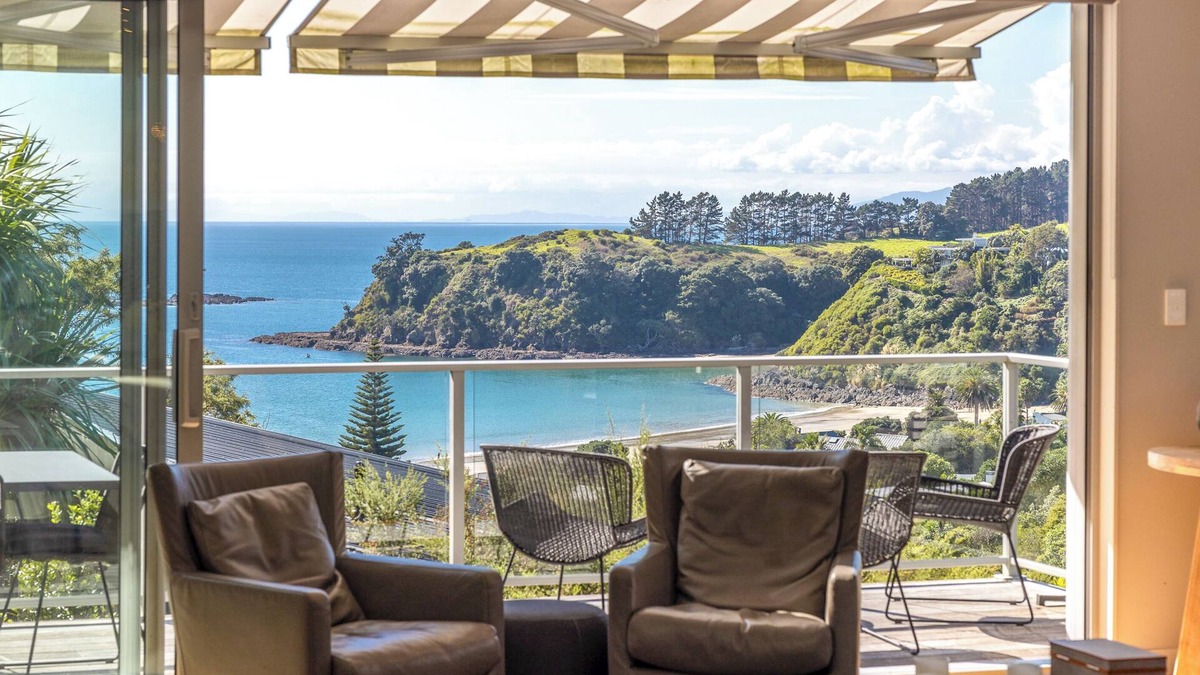 Palm Beach House | Luxury at Palm Beach is just a 5 min walk to Palm Beach