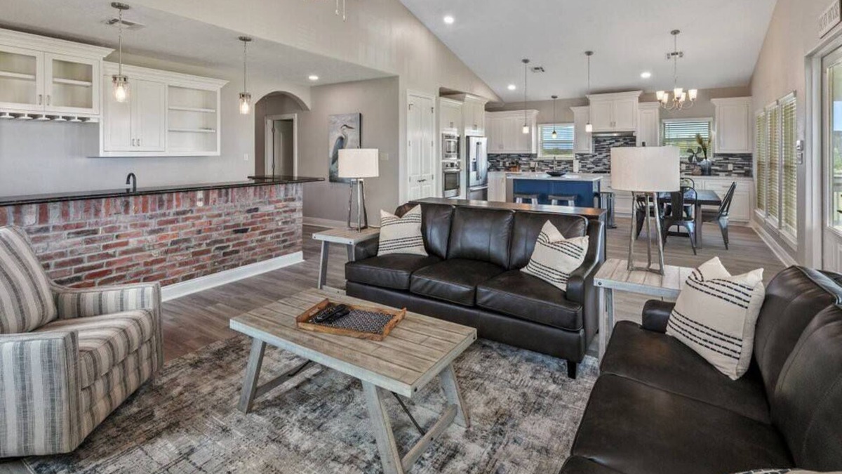 Hackberry House | Luxury at the Water