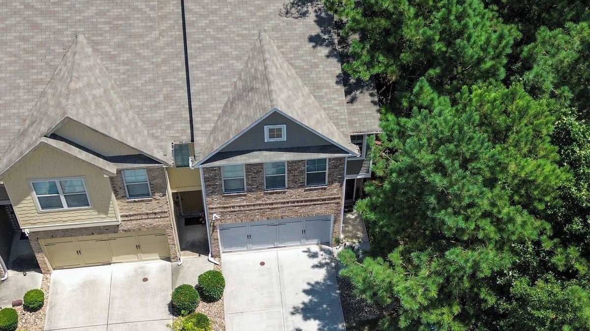 Snellville House | Luxury Atlanta Oasis: Adjustable King Bed, Private Yard, & Park Proximitynnnn