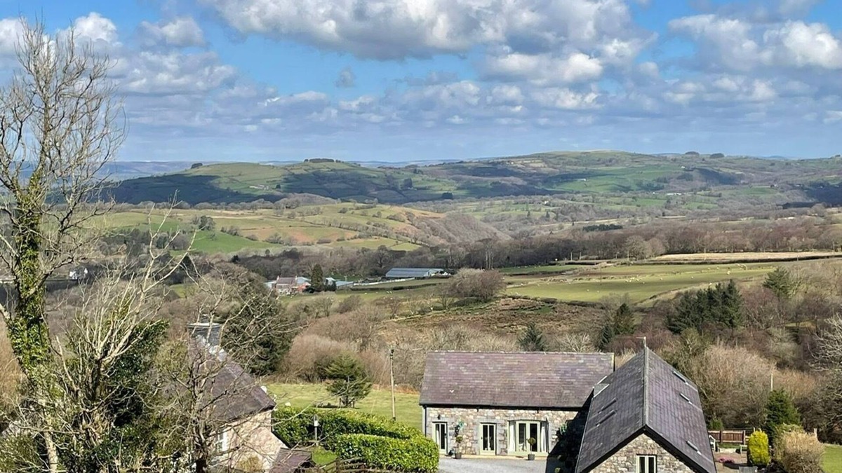 Llangadog House | Luxury barn conversion Adventurers Abode