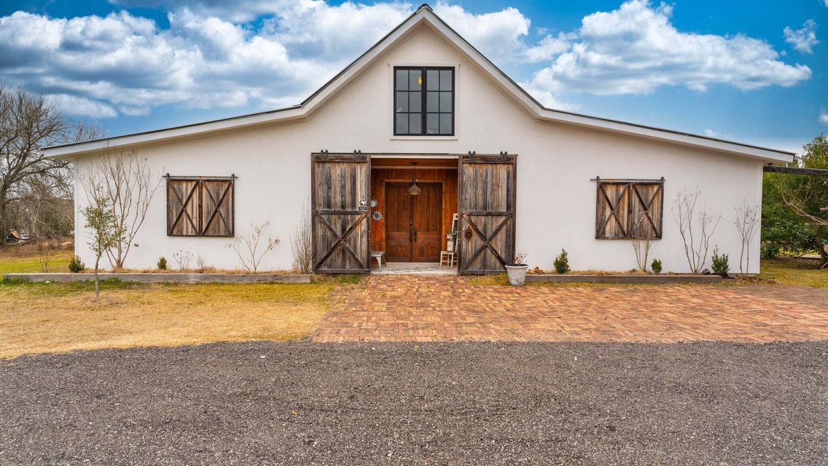 Kyle Cabin | Luxury Barnhouse with 🔥HEATED🔥 Pool