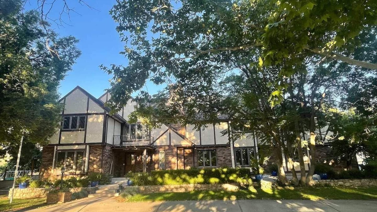 Utah County Apartment | Luxury Basement Apartment with Private Entrance. Play with Farm Animals!