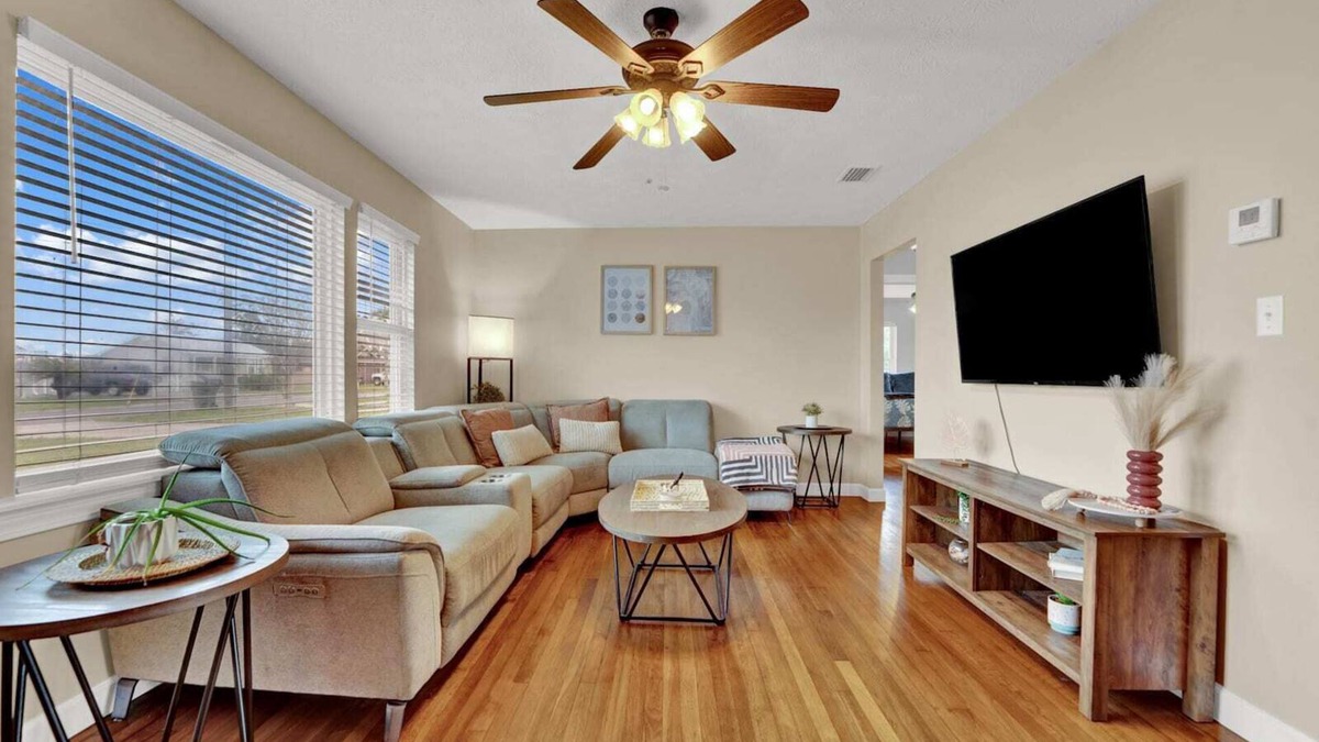 Lynn Haven House | Luxury Bathroom Home with Game Room 25 Mins to PCB