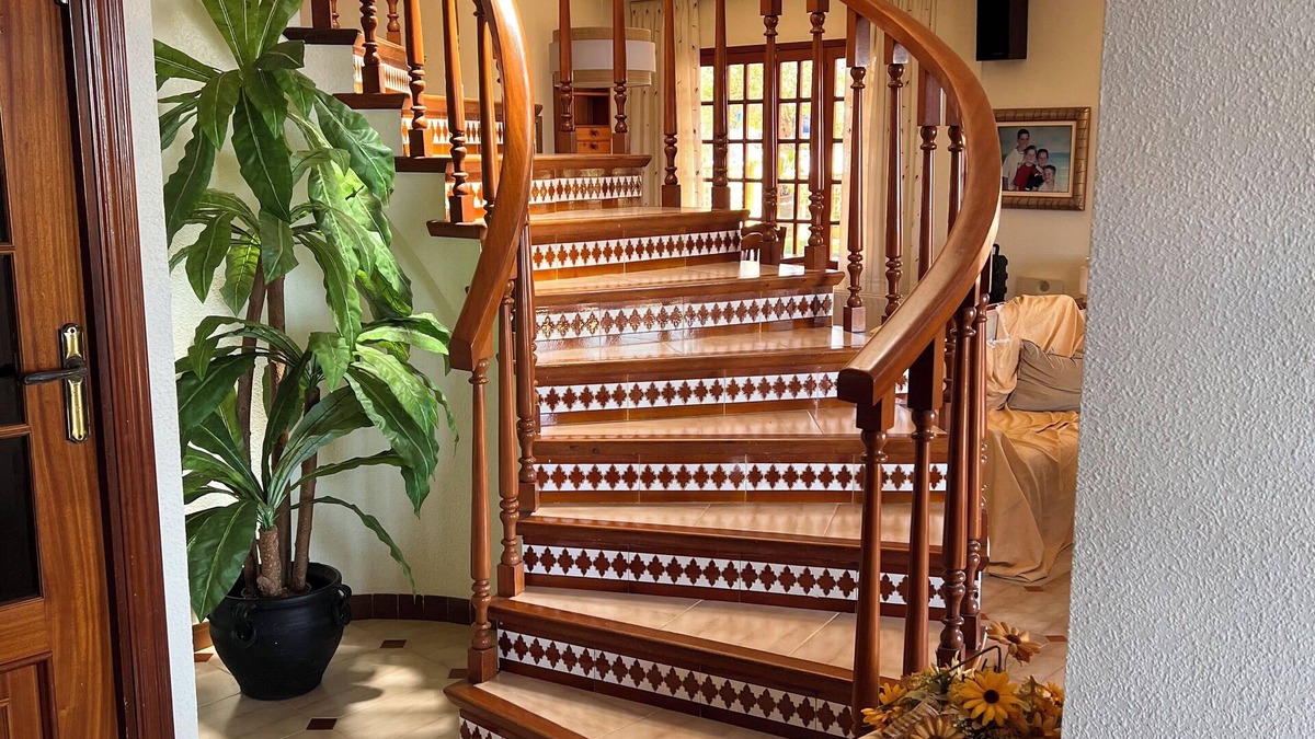 Calabardina Villa | Luxury Beachfront Villa. 5 bedroom . Large private garden and pool. 2 Balconies