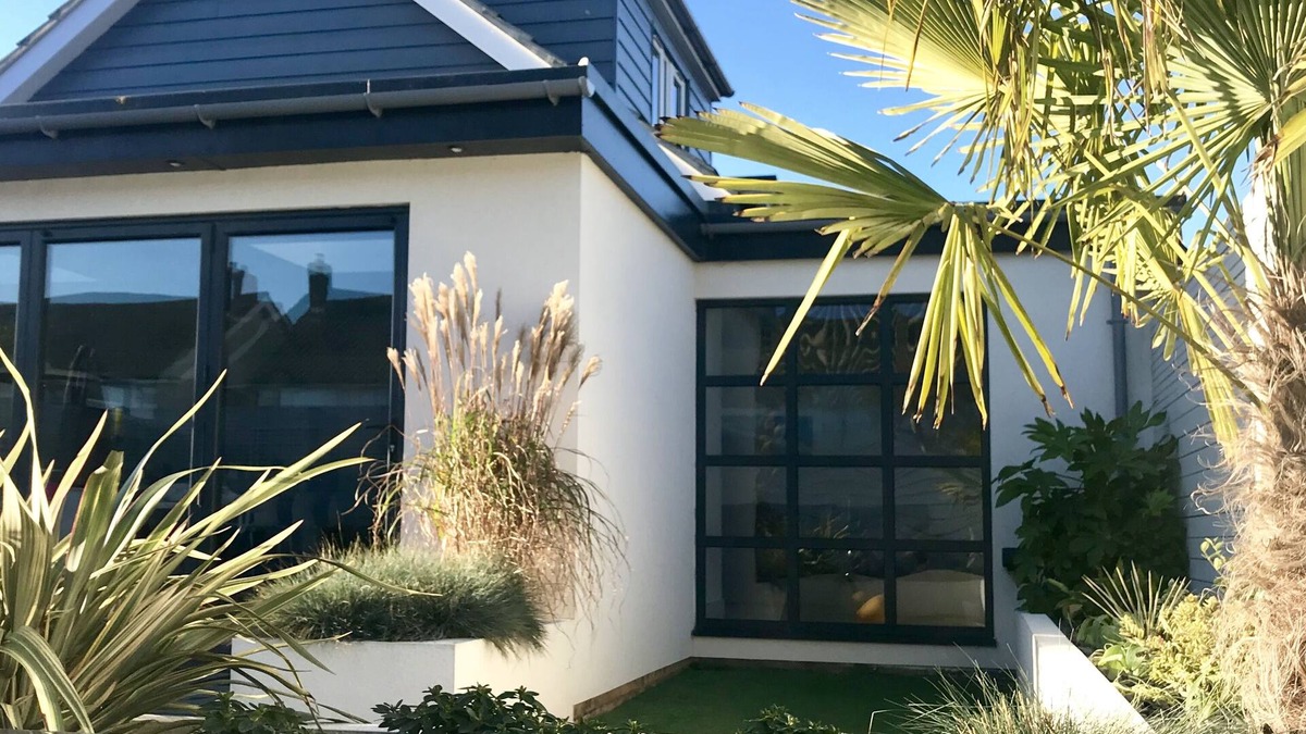 East Wittering House | Luxury Beach House in The Witterings with Hot Tub