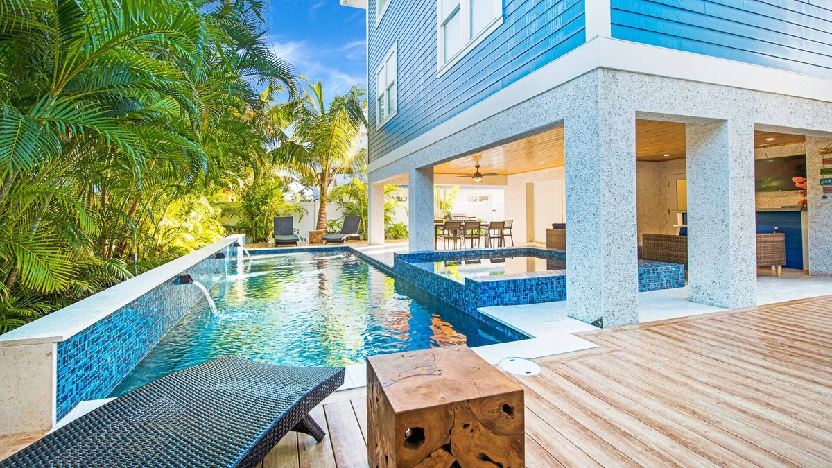 Bradenton Beach House | Luxury Beach Retreat: Rooftop Views, Pool and Spa