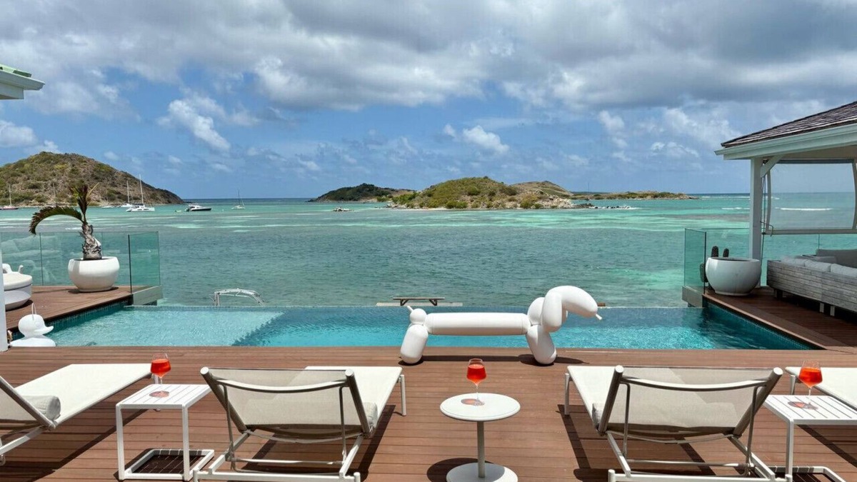 Cul de Sac Villa | Luxury beach villa, pool, canoe & gym