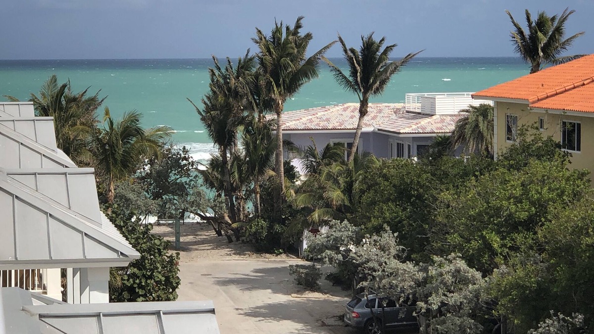 North Beach House | Luxury Beach Villa with Private Rooftop Pool & Elevator, Steps to Tranquil Beach