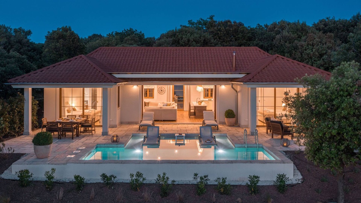 Bale Villa | Luxury Beach Villas Porto Bus