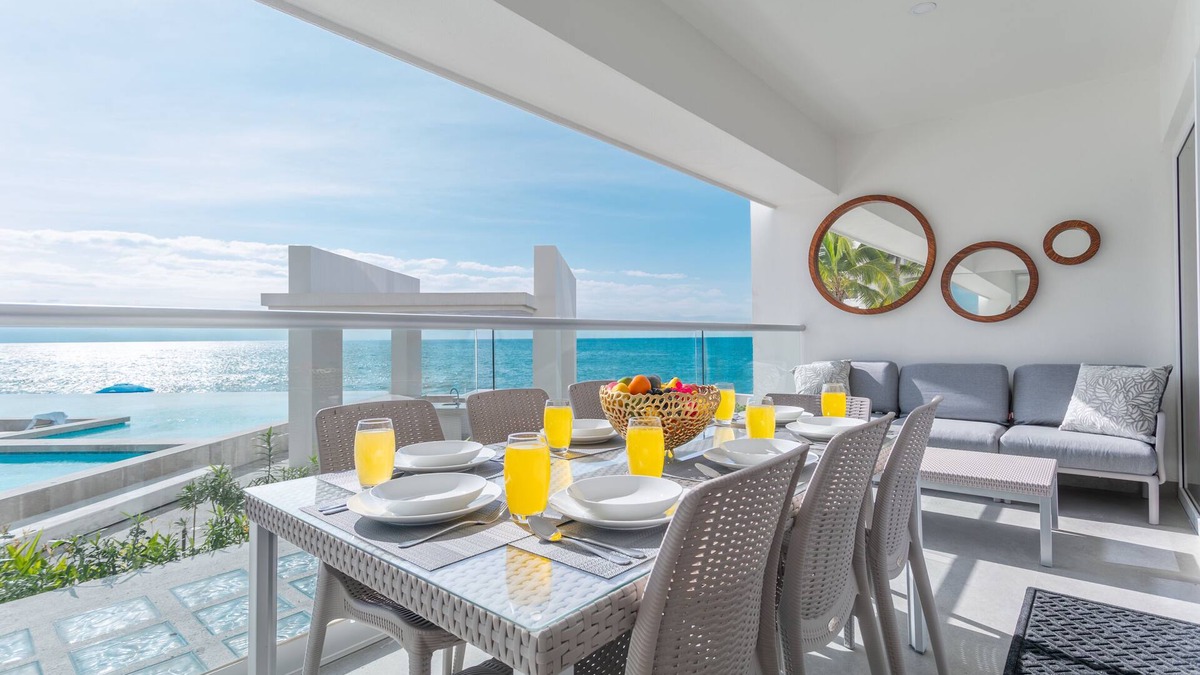 Las Glorias Condo | Luxury Beachfront Condo 3BD, 8 pools at Harbor 171 3BD Condo for rent in North H