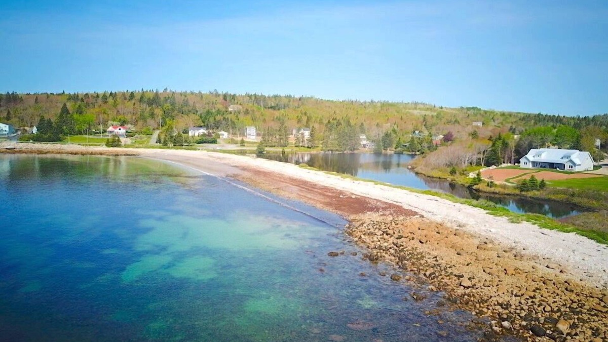 Queensland Villa | Luxury Beachfront Villa on Cleveland Beach - Brand New Home and Listing