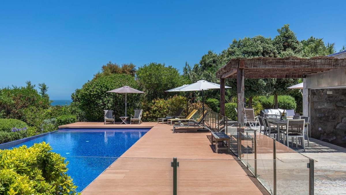 Colares Apartment | Luxury Beachfront Villa