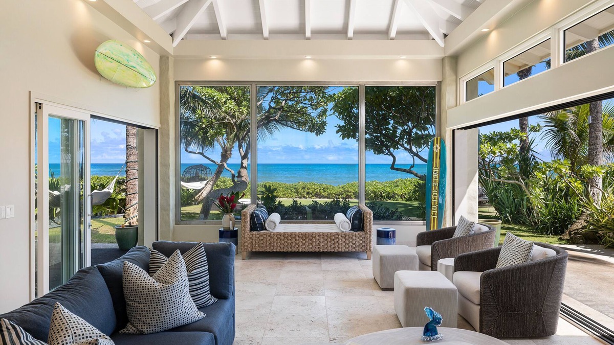 Kailua House | Luxury beachfront villa on a world class beach in Kailua, HI