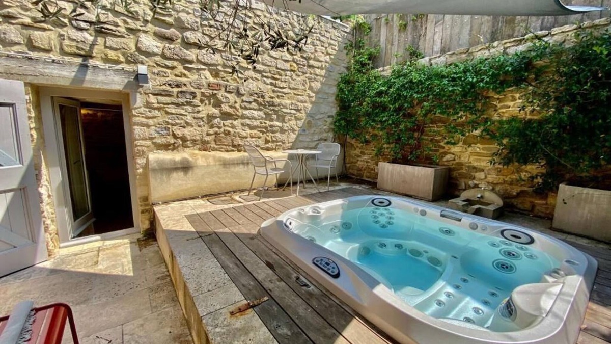Martignargues House | LUXURY BIJOU SUITE with private Jacuzzi