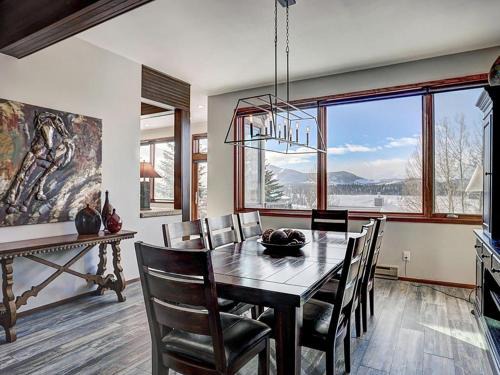 Corinthian Hills House | Luxury By The Lake