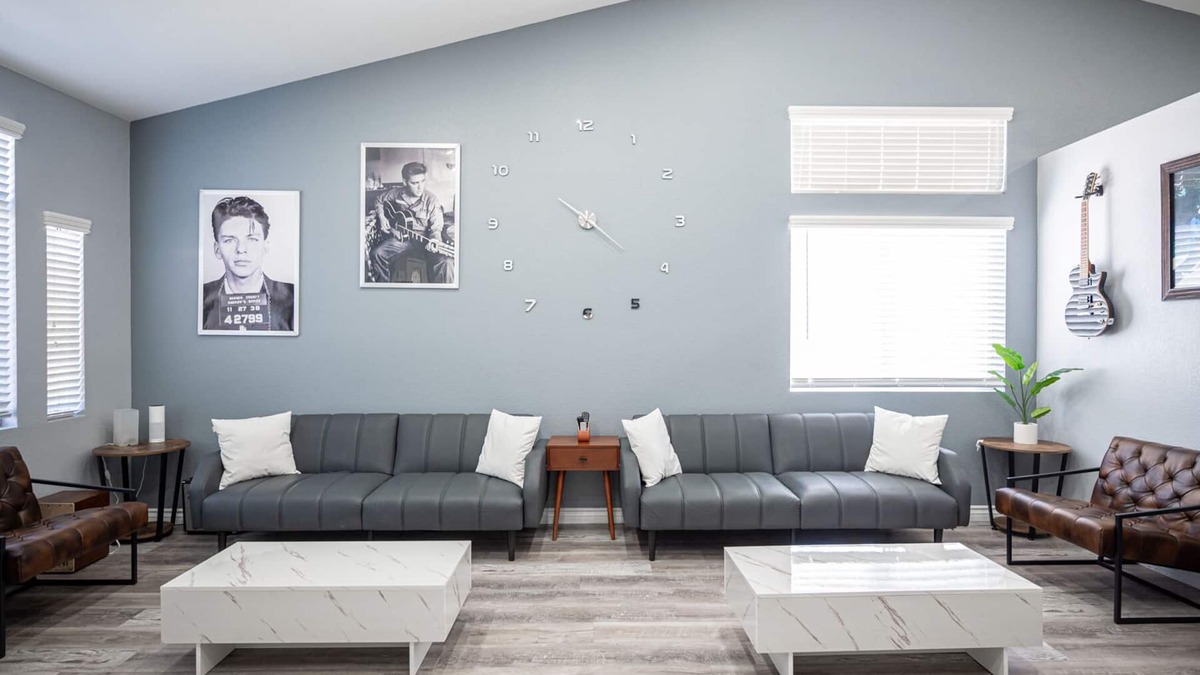Green Valley House | Luxury by the strip 5 star home close to LVB and airport. Great family home.