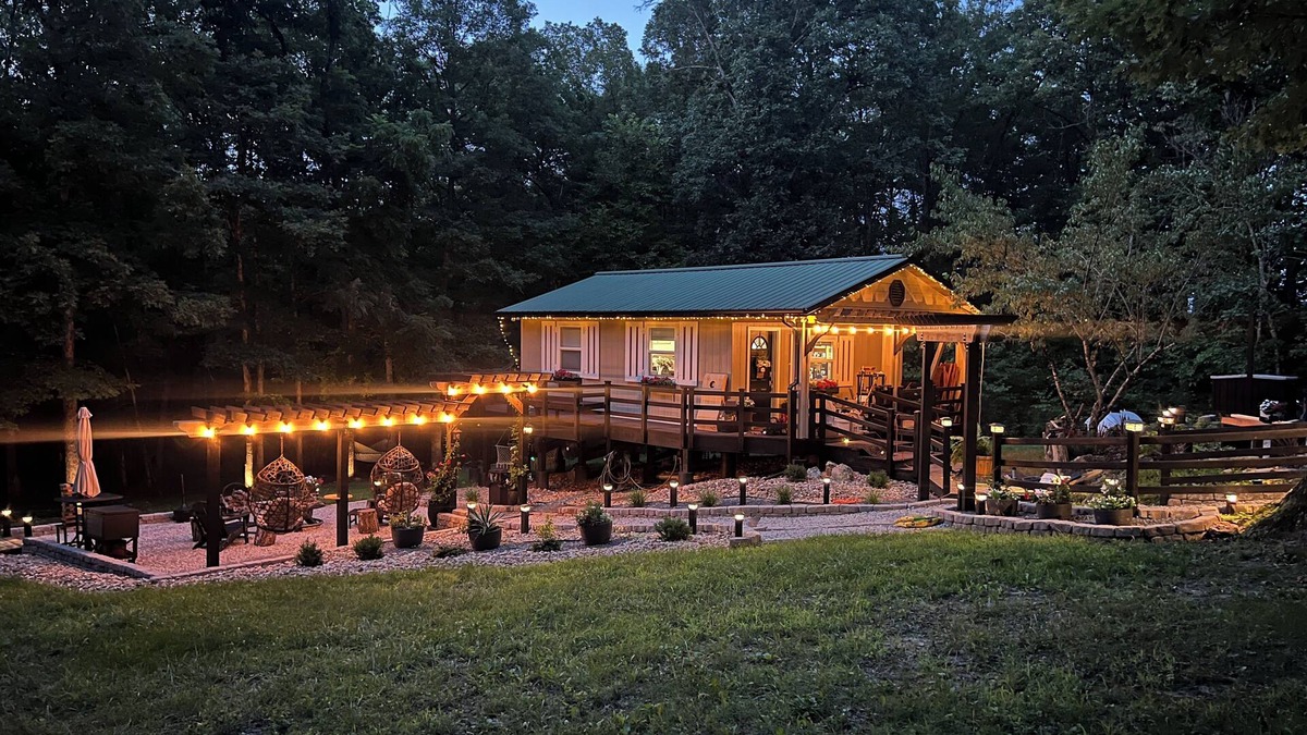 Richland Cabin | Luxury Cabin, fire pit, hanging chairs, WiFi, forest view, river access