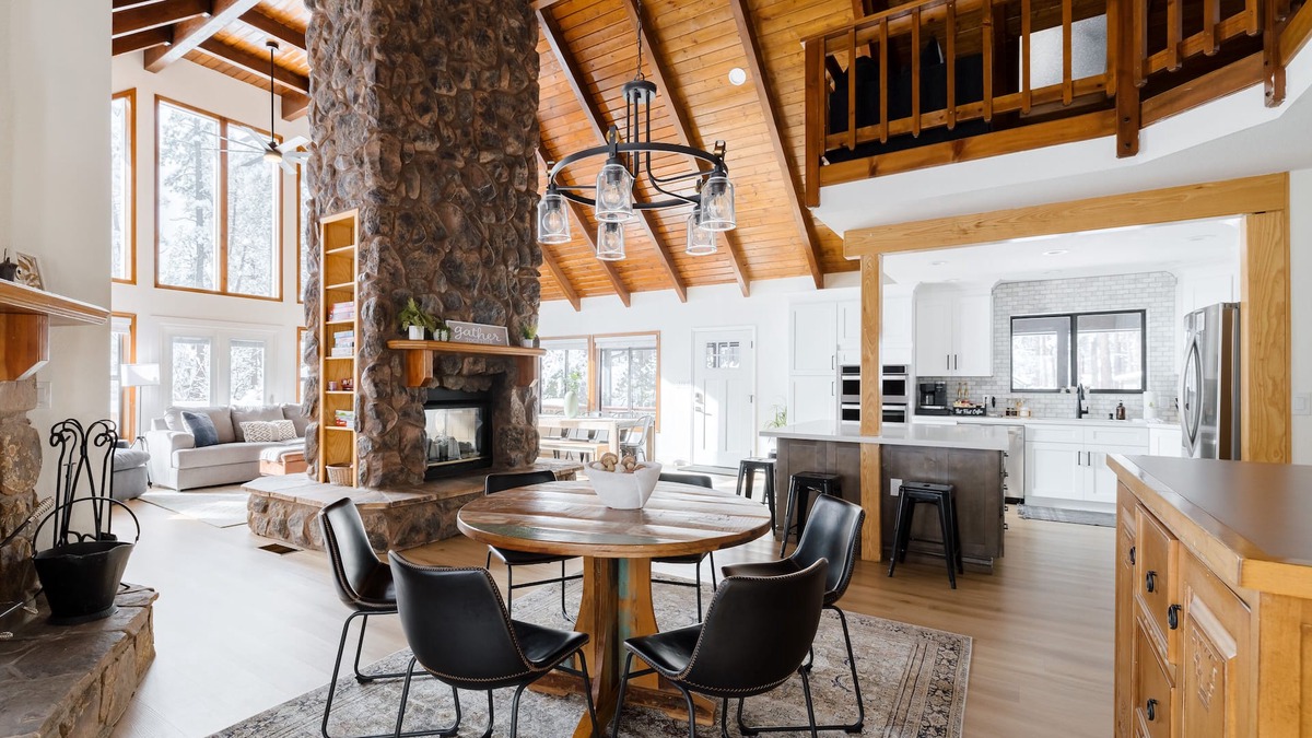 Strawberry Cabin | Luxury Cabin, Game Room, Firepit, Deck w/Mtn View, Trailer Parking & Family Time