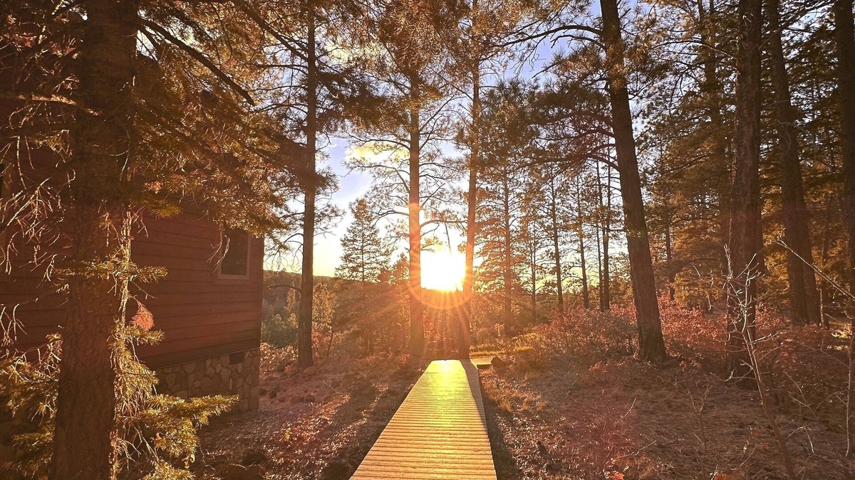 Los Ojos House | Luxury Cabin on Brazos River with breathtaking views of Brazos Cliffs.