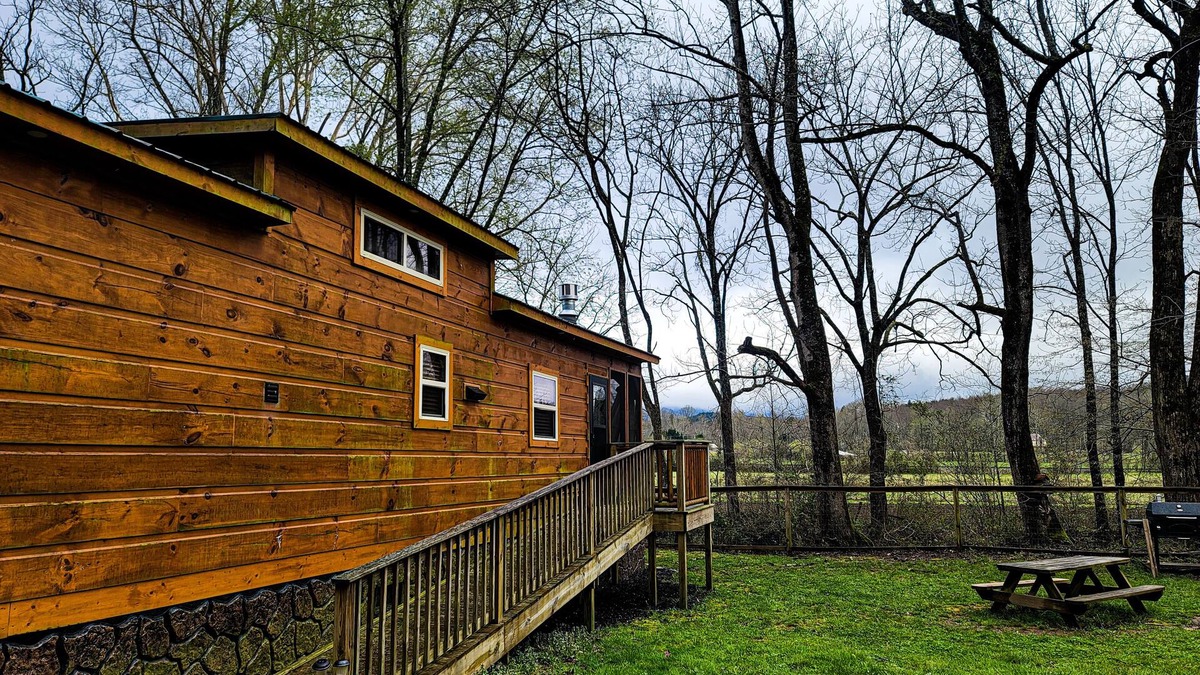 Andrews Cabin | Luxury Cabin on the River Surrounded by Stunning Mountain Views!