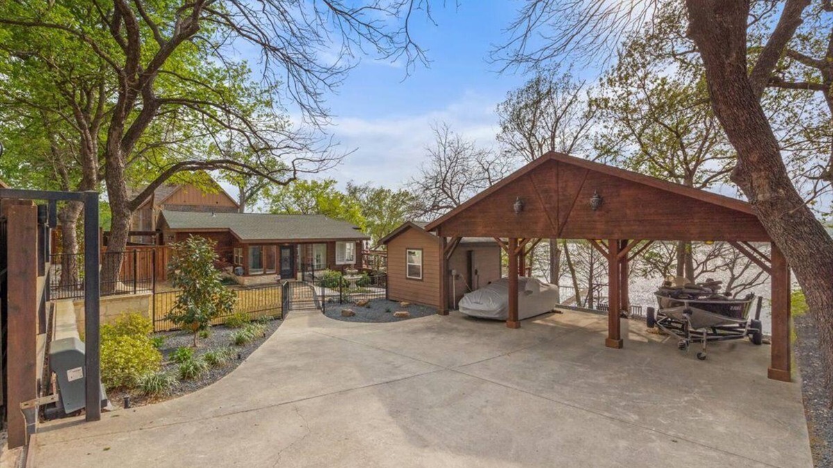 Fort Worth House | Luxury Cabin on the Lake!