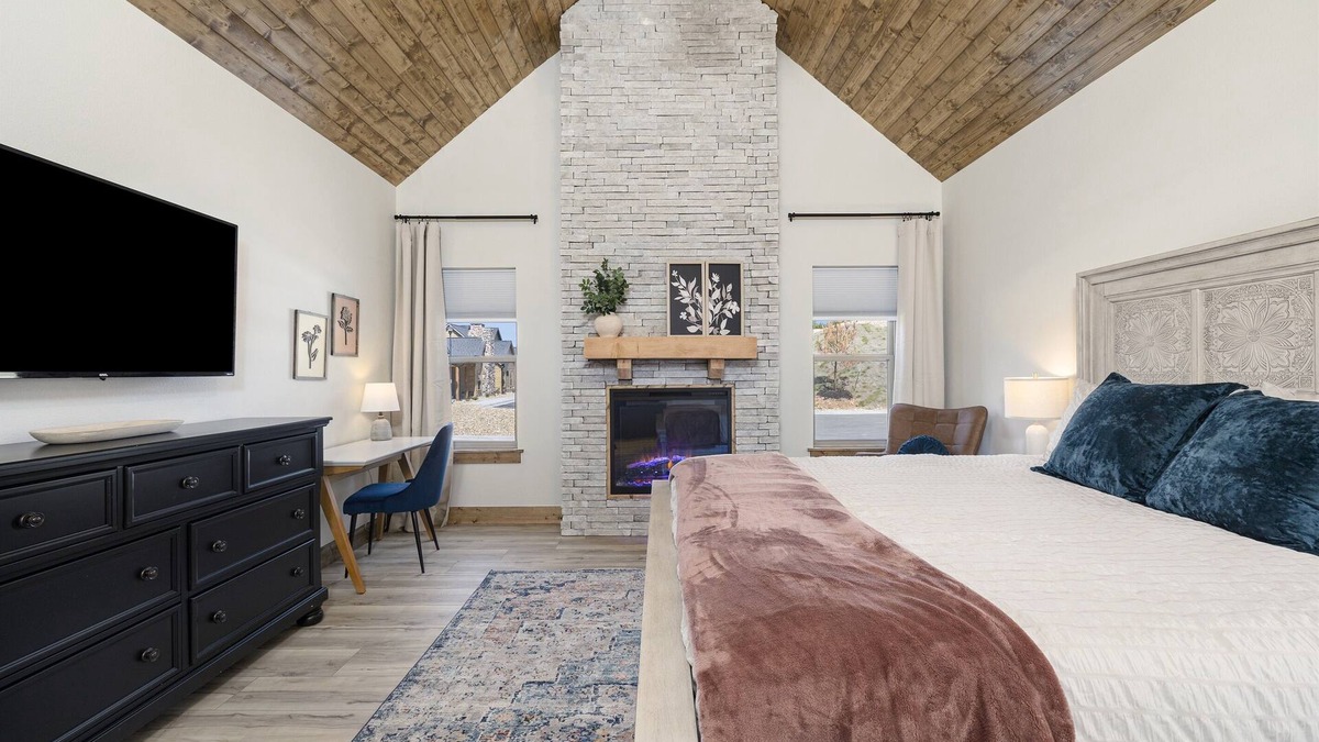 Table Rock Cabin | Luxury Cabin Panoramic View+Hot Tub+Minutes to SDC