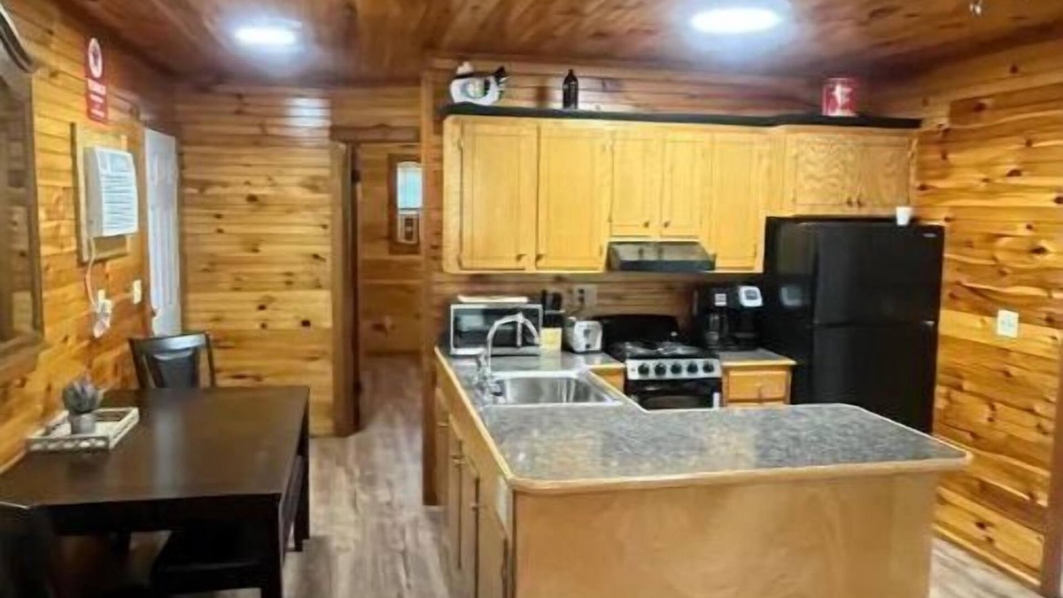 Perkinston Cabin | Luxury Cabin