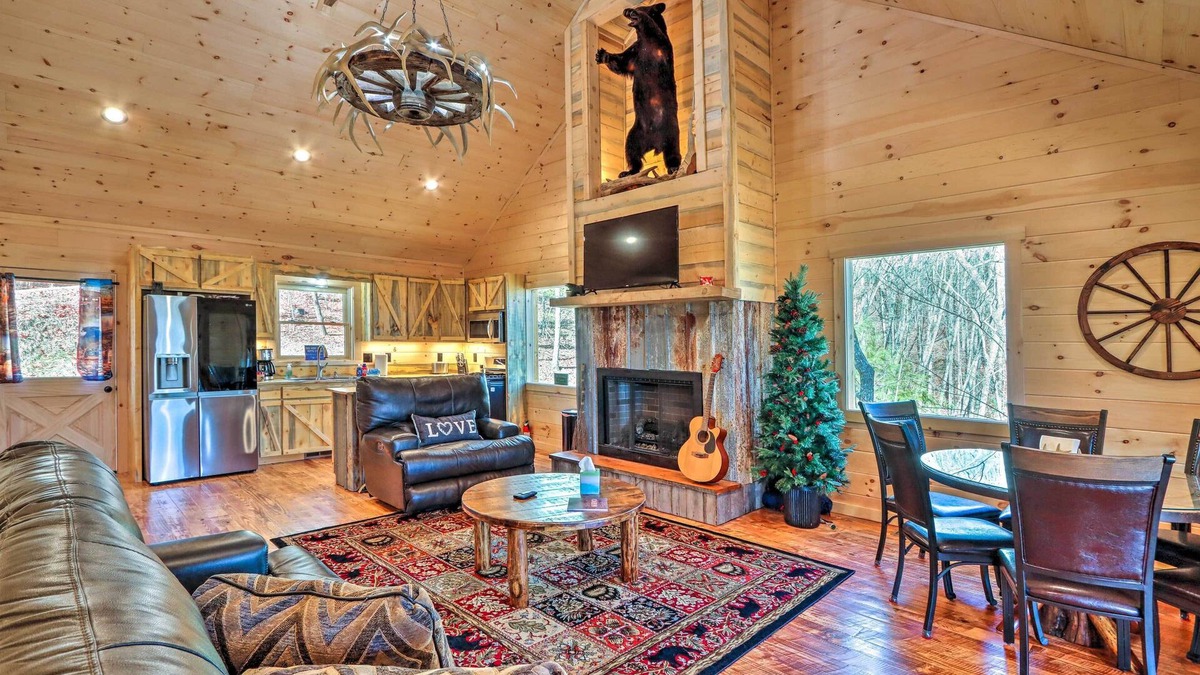 Natures Courtyard Cabin | Luxury Cabin Vacation Rental in Mineral Bluff