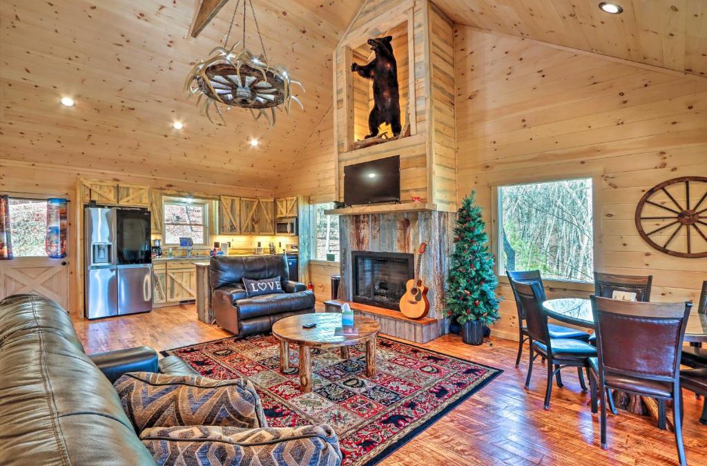 Natures Courtyard House | Luxury Cabin Vacation Rental in Mineral Bluff