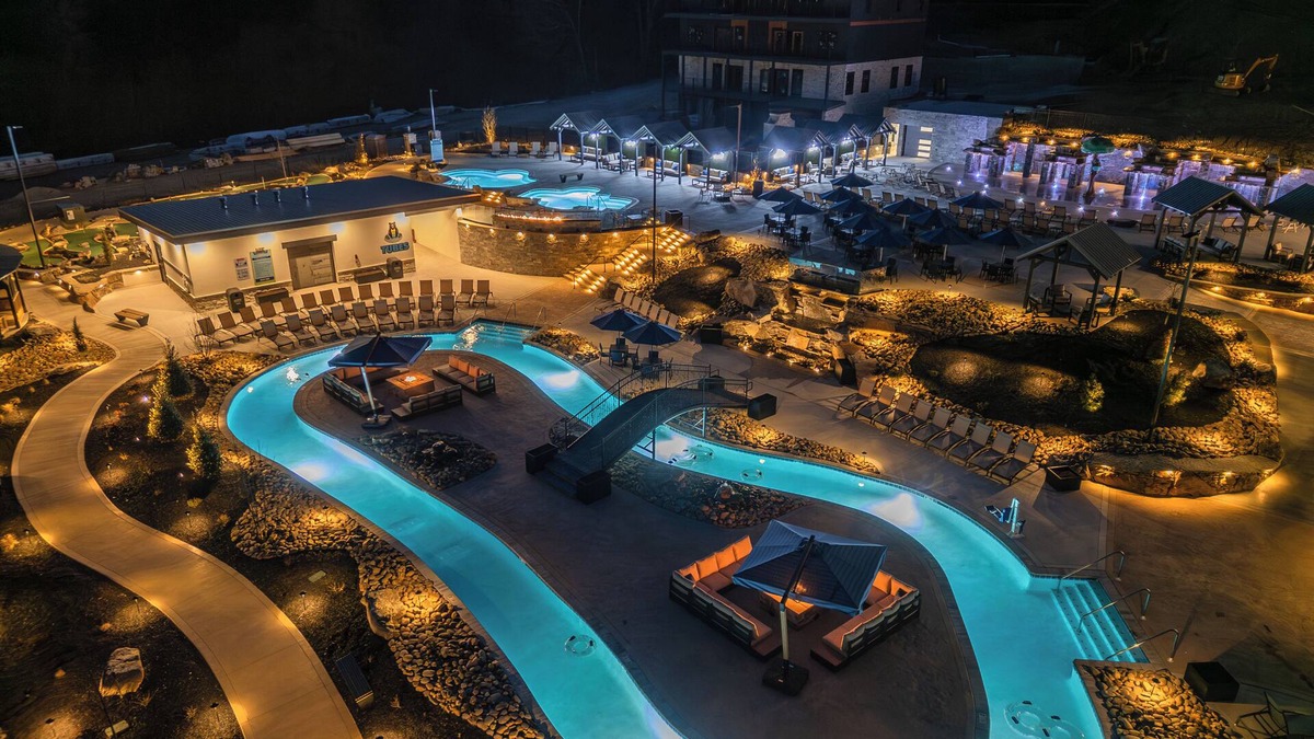 Sevierville Cabin | Luxury Cabin + Waterpark Access – Ideal for Large Groups