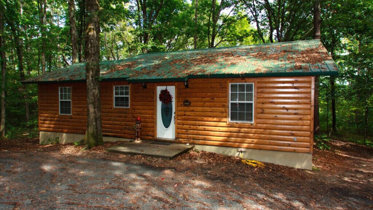 Hatfield Cabin | Luxury cabin with hot tub, ATV trails, and secluded in the woods
