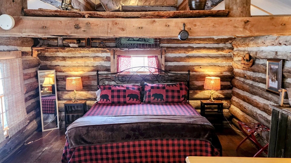 Augusta Cabin | Luxury Camping Cabin