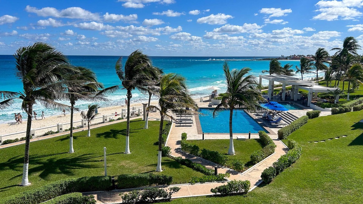 Zona Hotelera Condo | Luxury Cancun Beachfront Condo