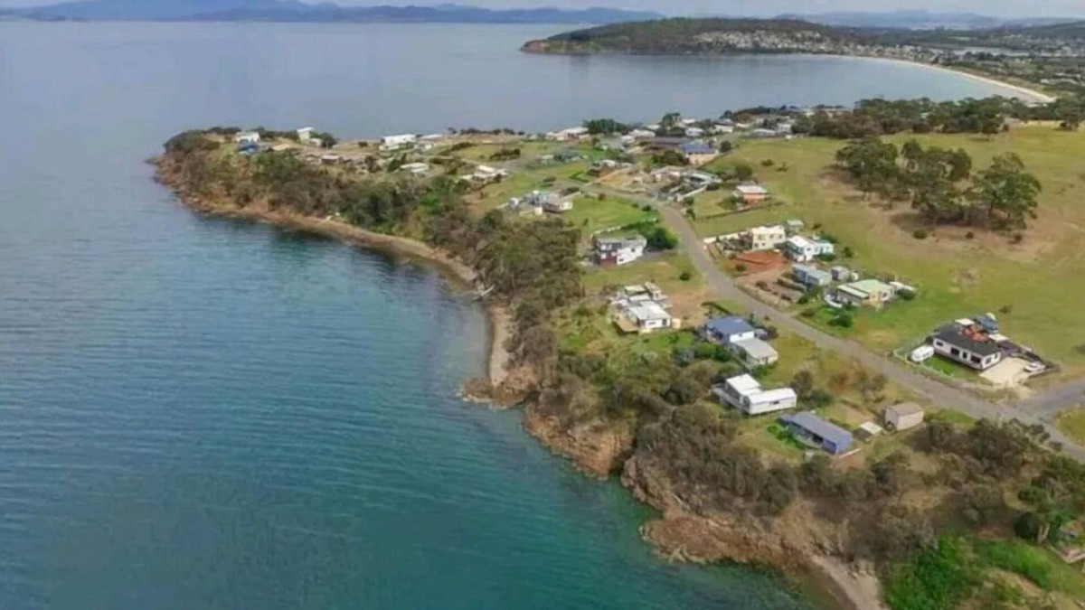 Primrose Sands House | luxury caravan great views