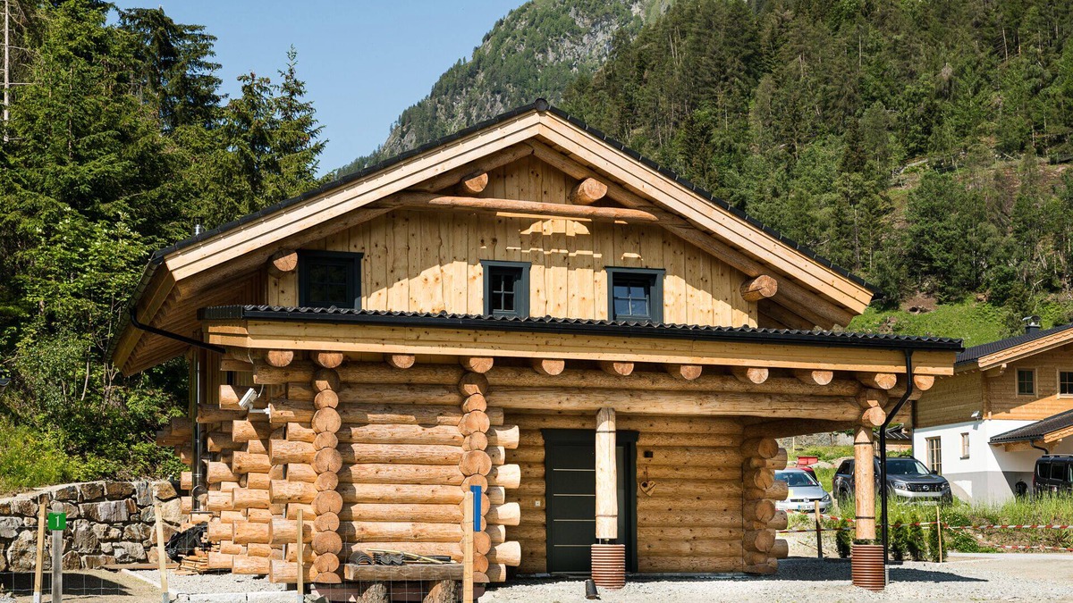 Hinterbichl House | Luxury chalet at the end of the Virgen Valley embedded in a dream landscape