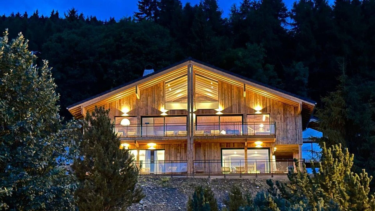 Montalbert Ski Chalet | Luxury chalet with jacuzzi, sauna, 8 br, La Plagne Montalbert