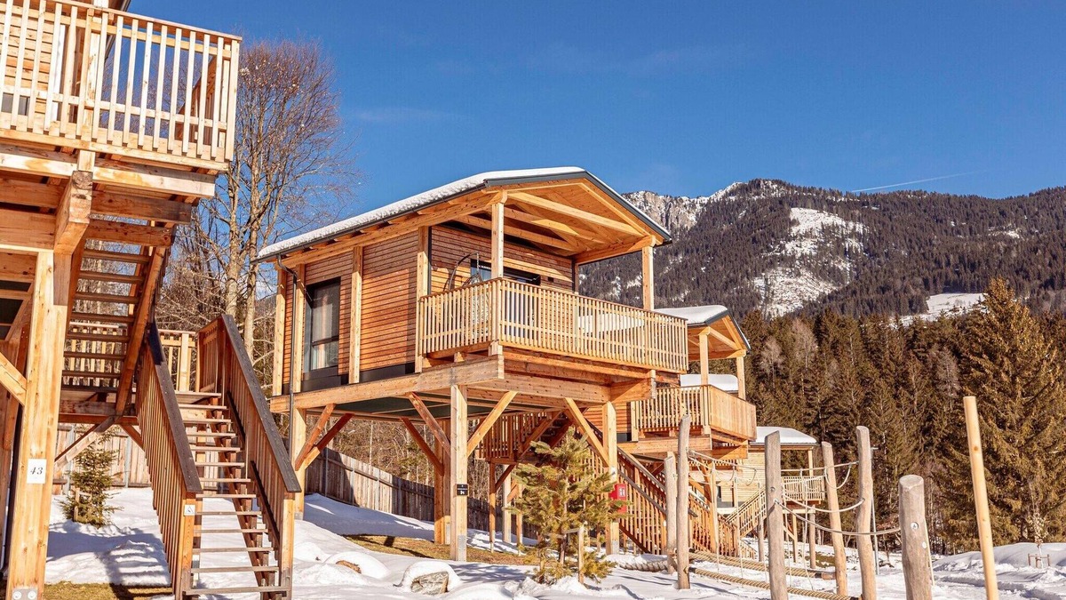 Kotschach-Mauthen Ski Chalet | Luxury chalet with dishwasher in the area