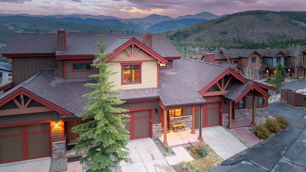 Bear Crossing House | Luxury Chalet 1415 I Private Hot Tub I Great Views I Best Price I Discounted Attractions