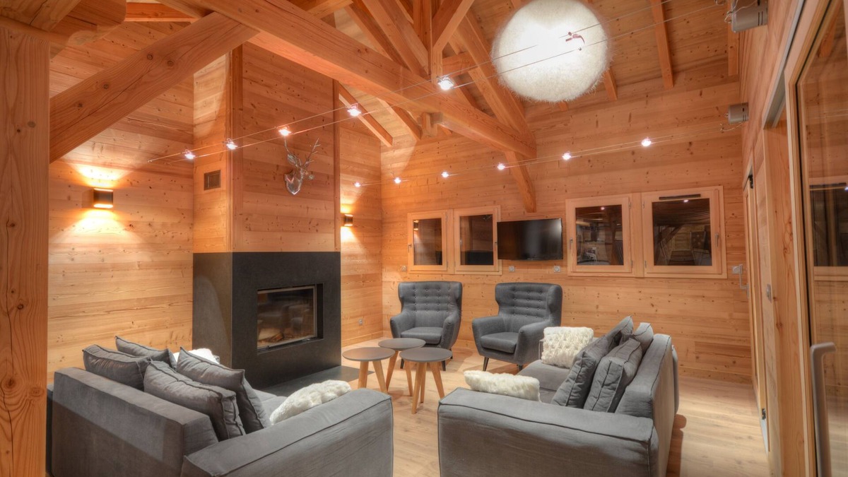 Les Carroz-d'Araches Ski Chalet | Luxury chalet in Les Carroz d’Arâches, sauna, billiards, 8 showers, 8 bedrooms