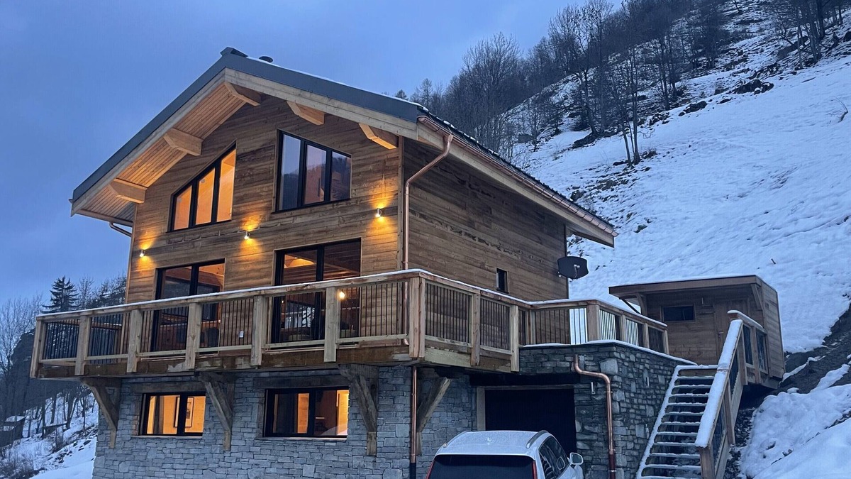 Nancroit Ski Chalet | luxury chalet for 10 to 12 people