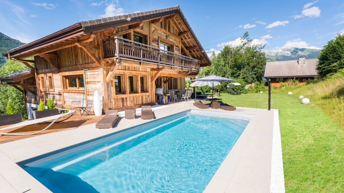 Morillon Ski Chalet | Luxury chalet with swimming pool in a private setting, 400 m from the Cablecar.