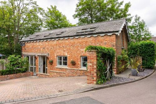 Charlton Kings House | Luxury -chelt Walking-2bed-long Stays-parking