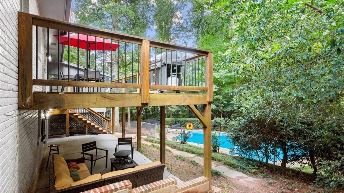 Dunwoody House | Luxury City Retreat: Heated Pool & Game Room in an Urban Nature Escape. Atlanta